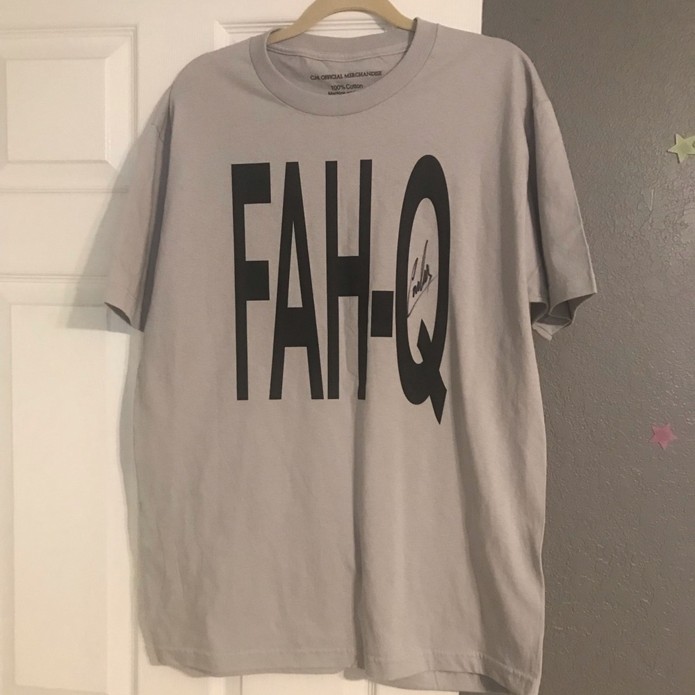 Carlos Mencia signed tshirt